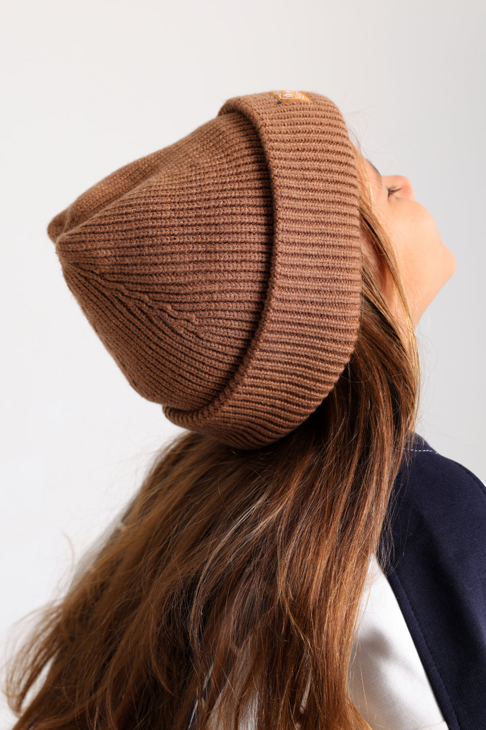 unisex cozy blend beanie – brown with double smiley fun