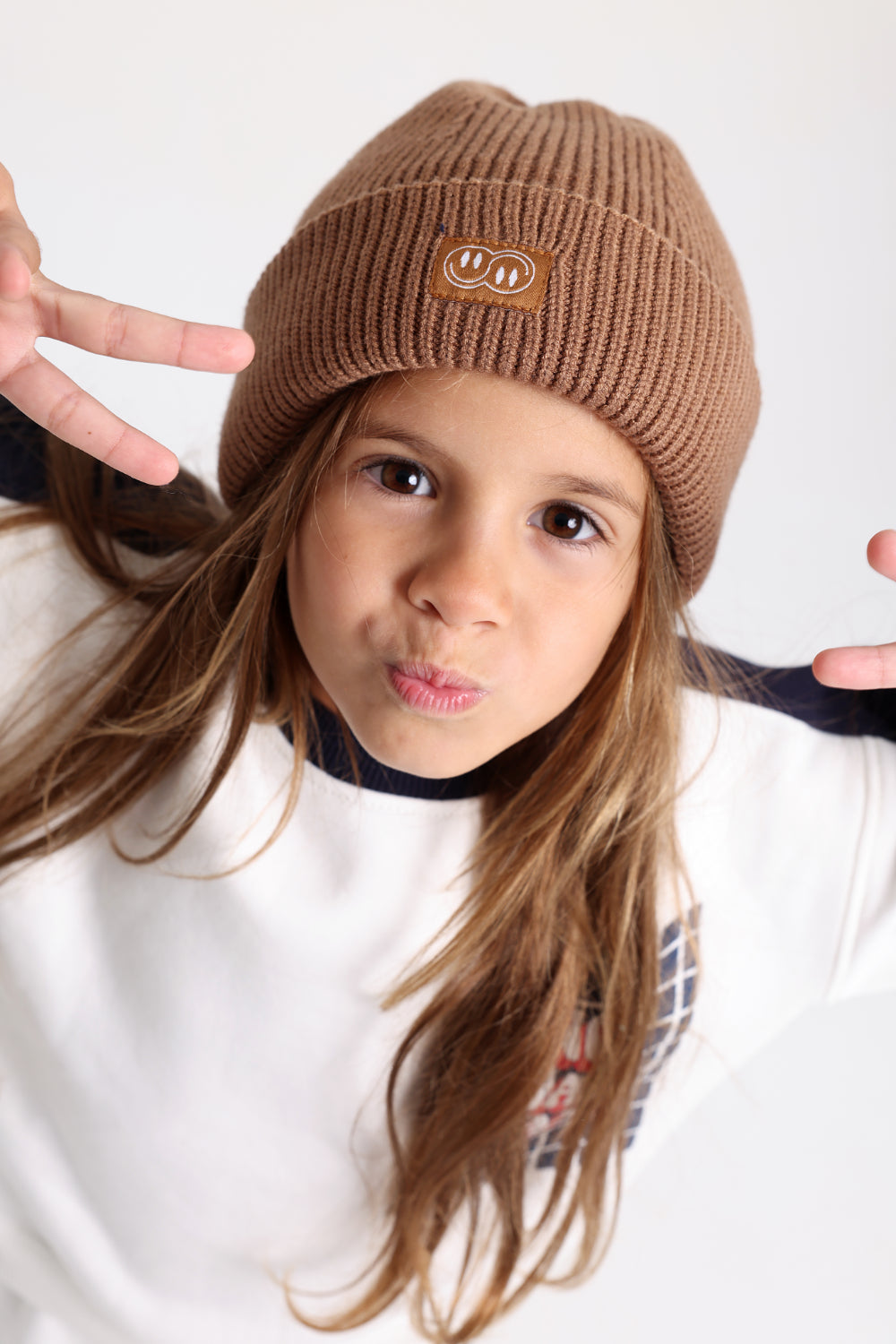 unisex cozy blend beanie – brown with double smiley fun