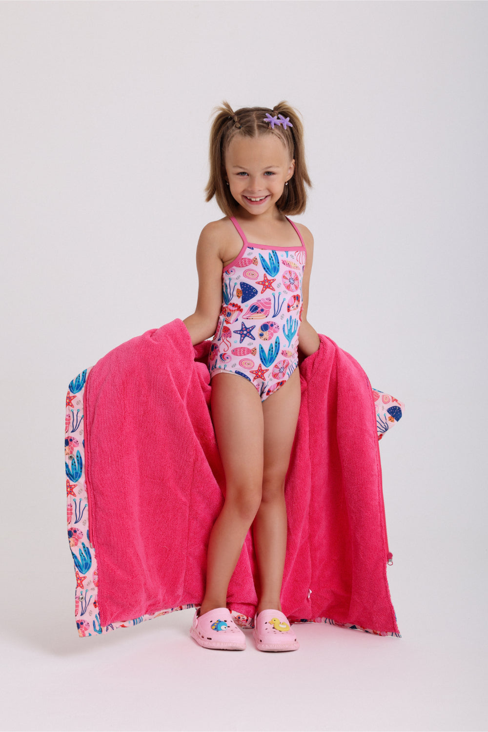 girls waterproof swim robe – pink with sea creatures print