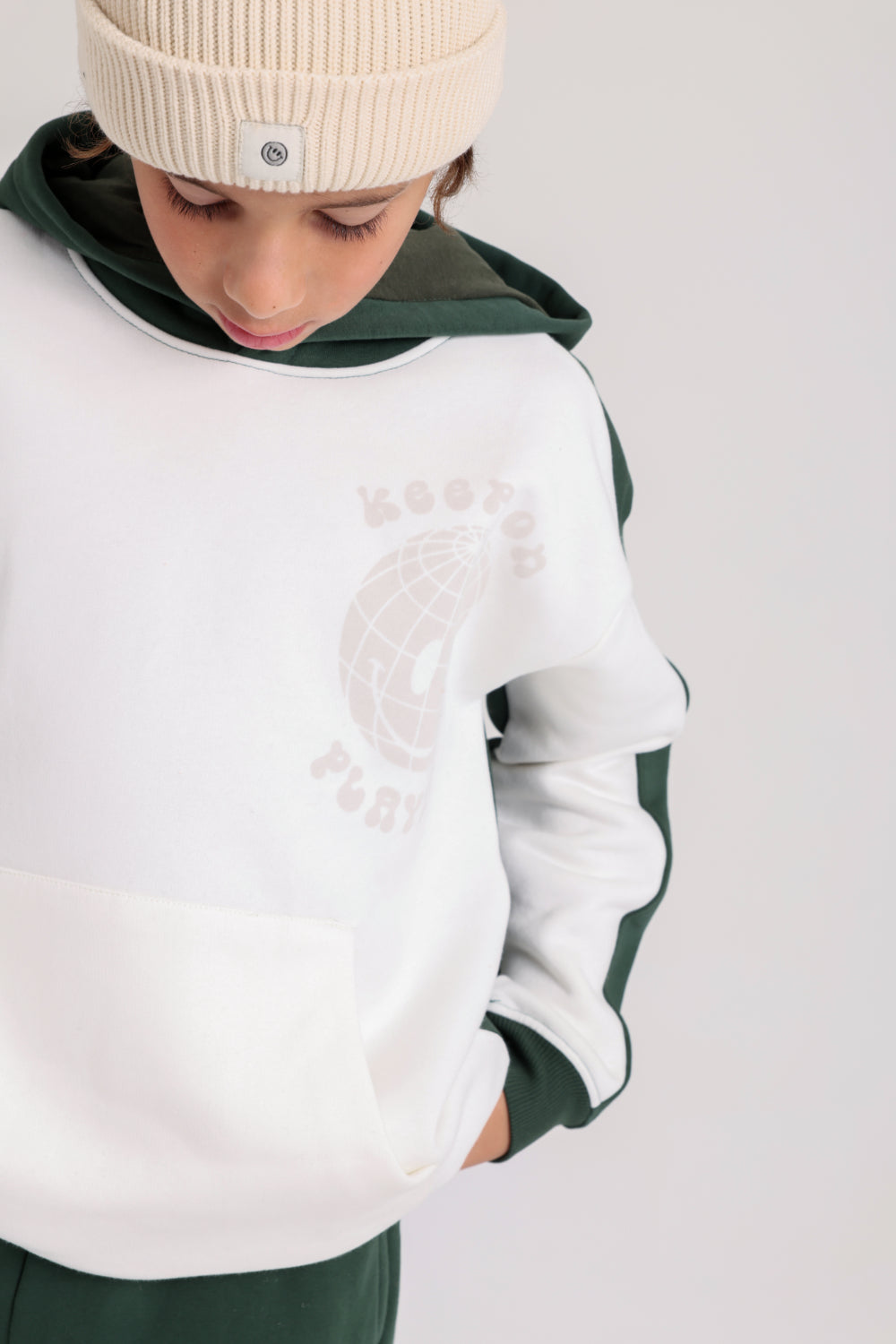 boys cotton hoodie – offwihte & olive with "keep on playing" print