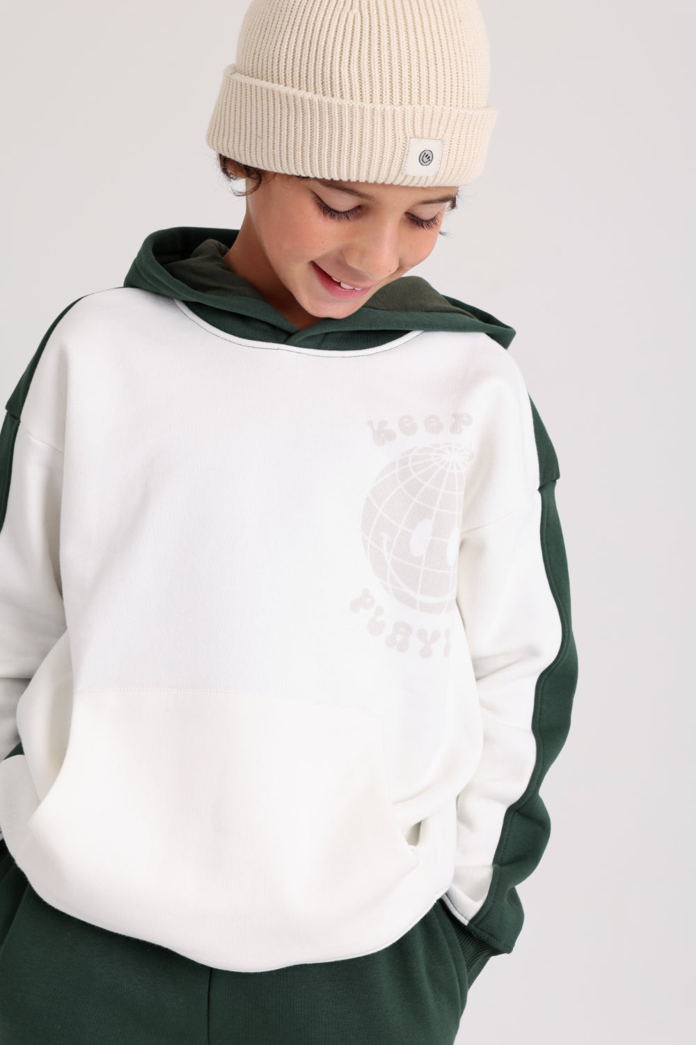 boys cotton hoodie – offwihte & olive with "keep on playing" print