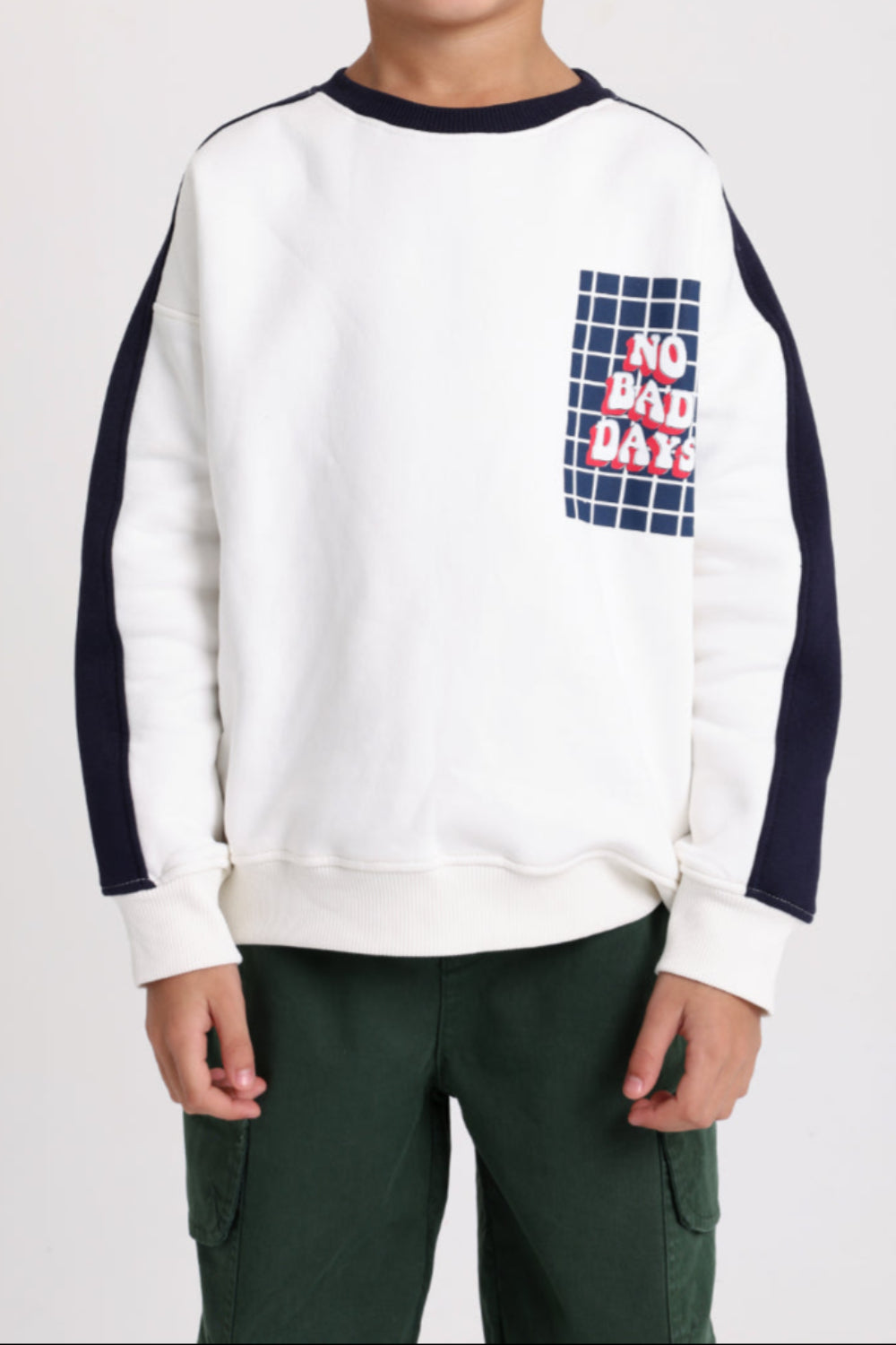 boys cotton sweatshirt – offwhite with "no bad days" print