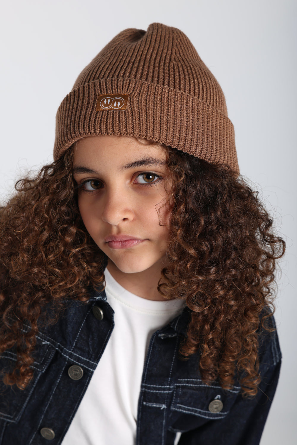 unisex cozy blend beanie – brown with double smiley fun