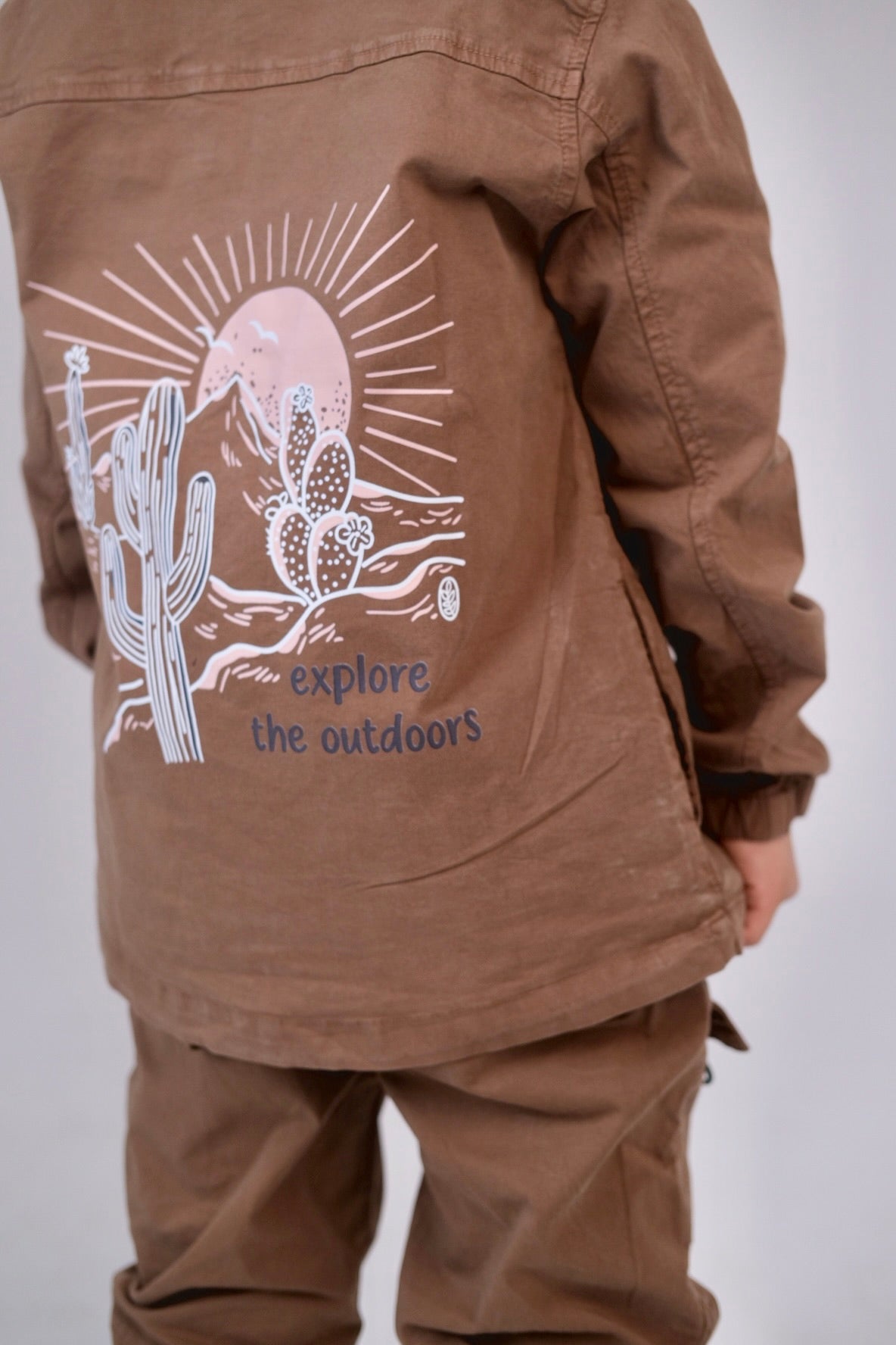unisex "explore the outdoors" gabardine shirt – brown