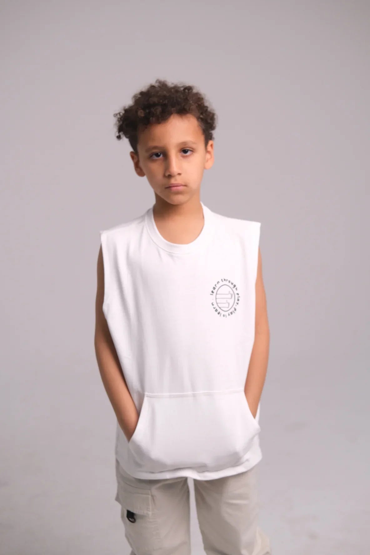 "learn through play" sleeveless t-shirt – white - playmore