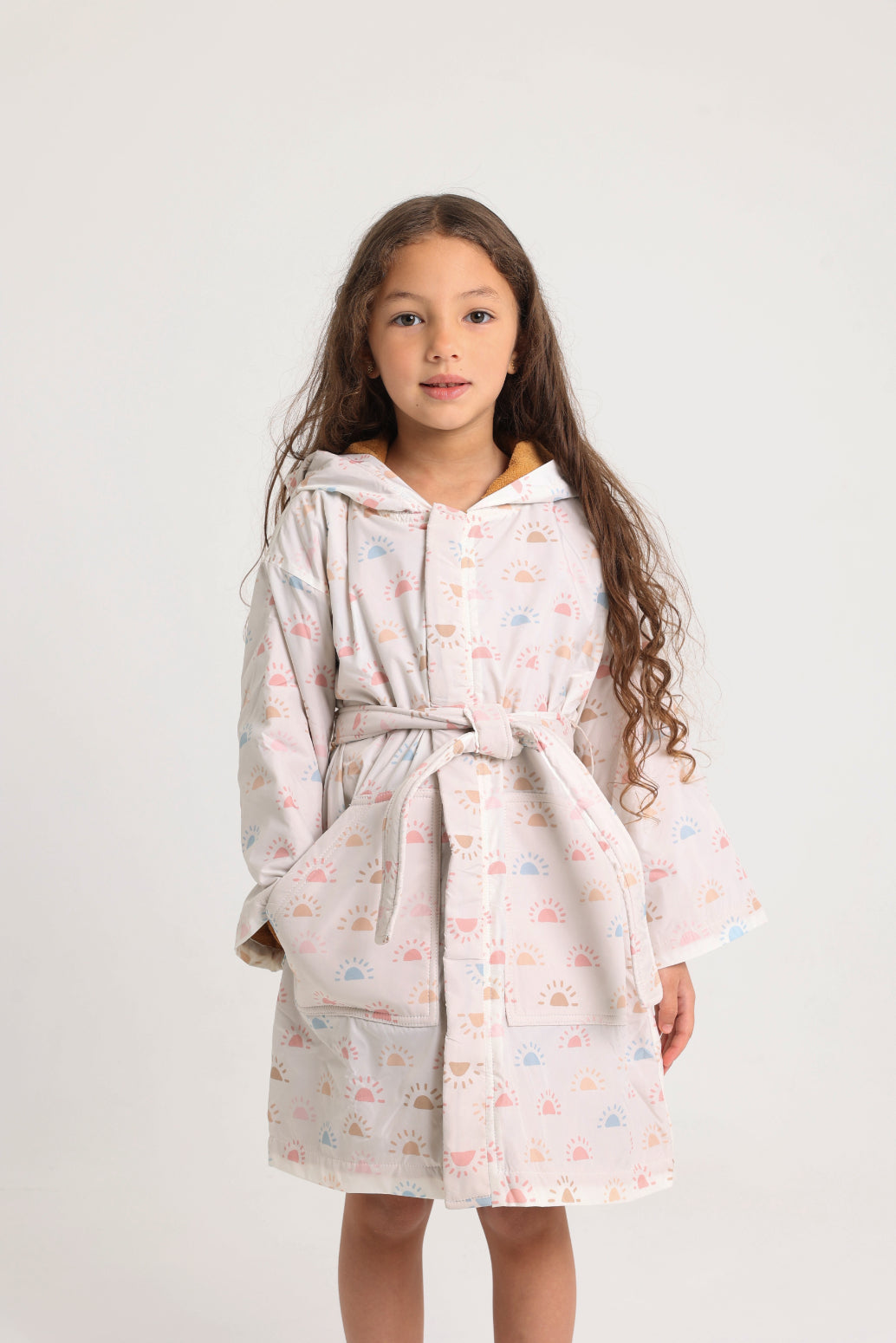 unisex swim robe – offwhite with colorful sun print