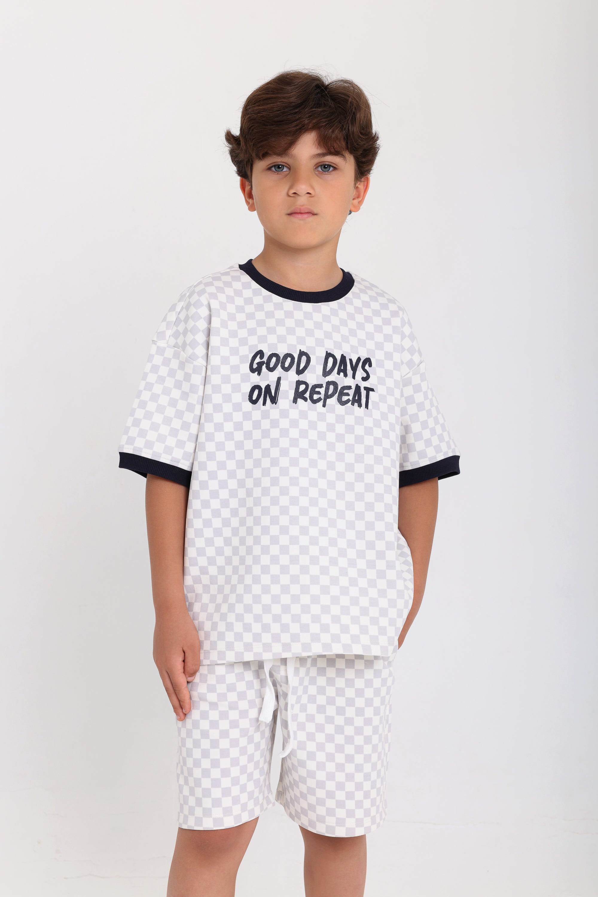 boys cotton outfit set – off-white & grey with "good days on repeat" print