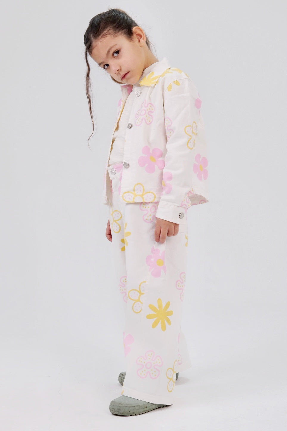 girls printed gabardine pants – offwhite with flowers