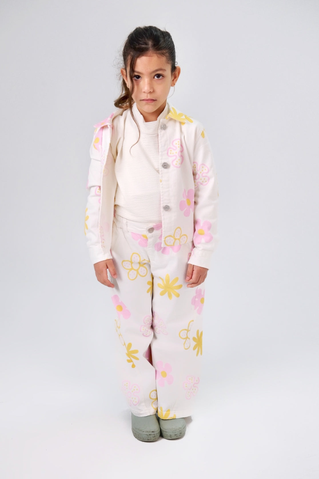 girls printed gabardine pants – offwhite with flowers