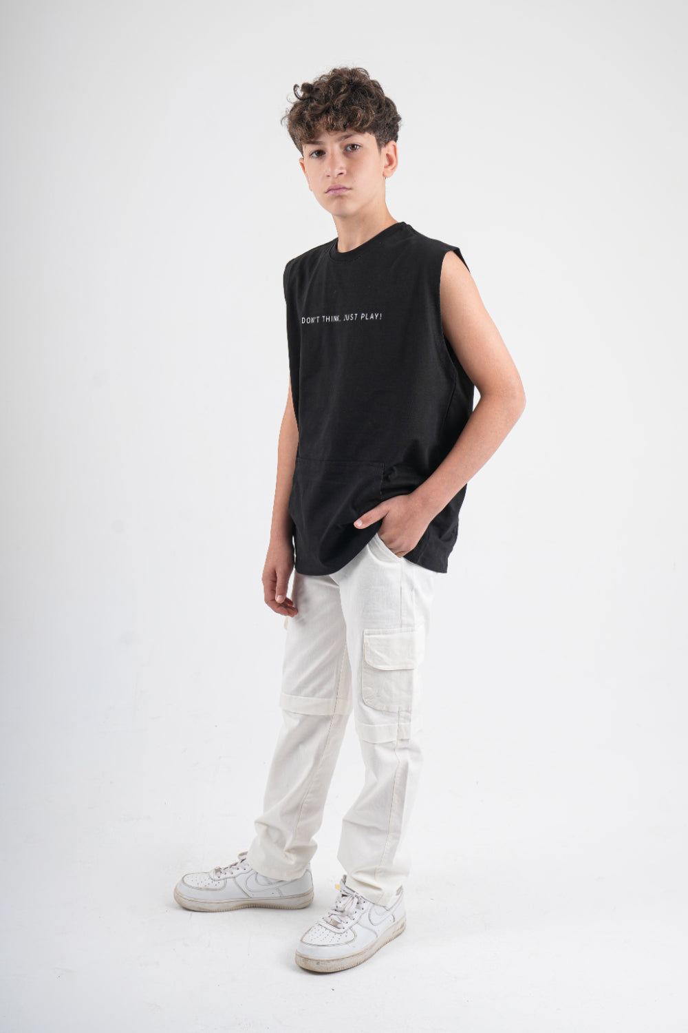 unisex cotton t-shirt – black with "don’t think just play" print