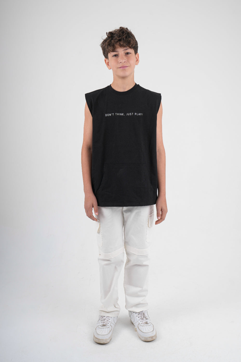 unisex cotton t-shirt – black with "don’t think just play" print