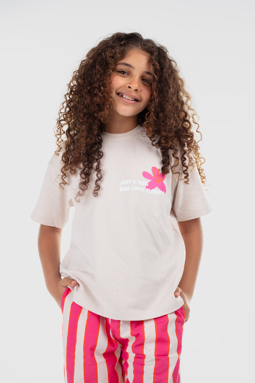 girls cotton t-shirt – beige "just a girl who loved flowers" print