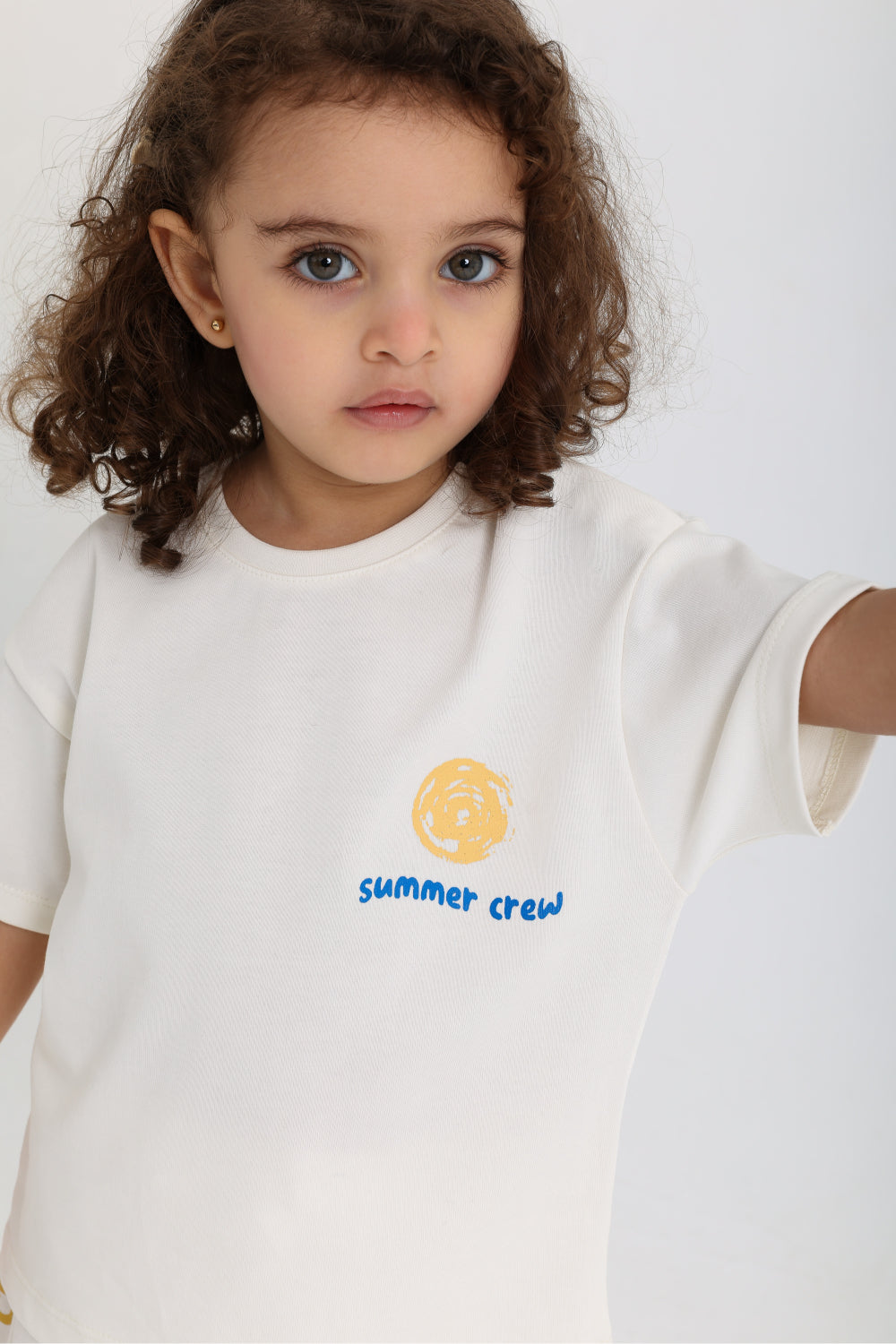 unisex baby cotton t-shirt – off-white with "summer crew" print