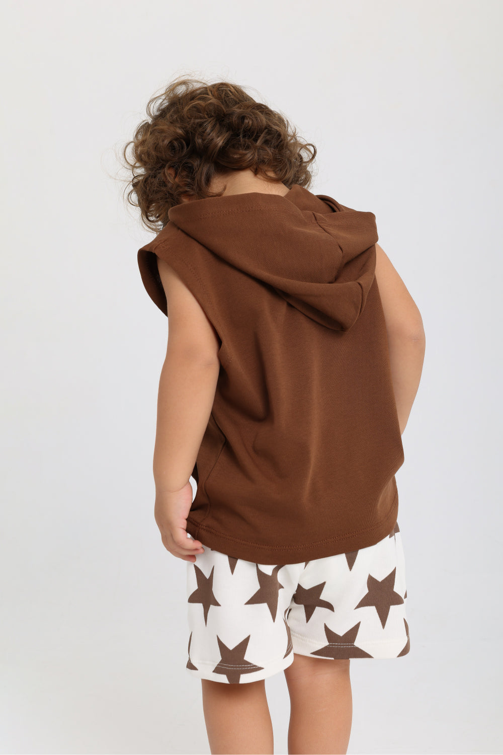 baby boys cotton hooded sleeveless t-shirt – brown with "star athlete" print