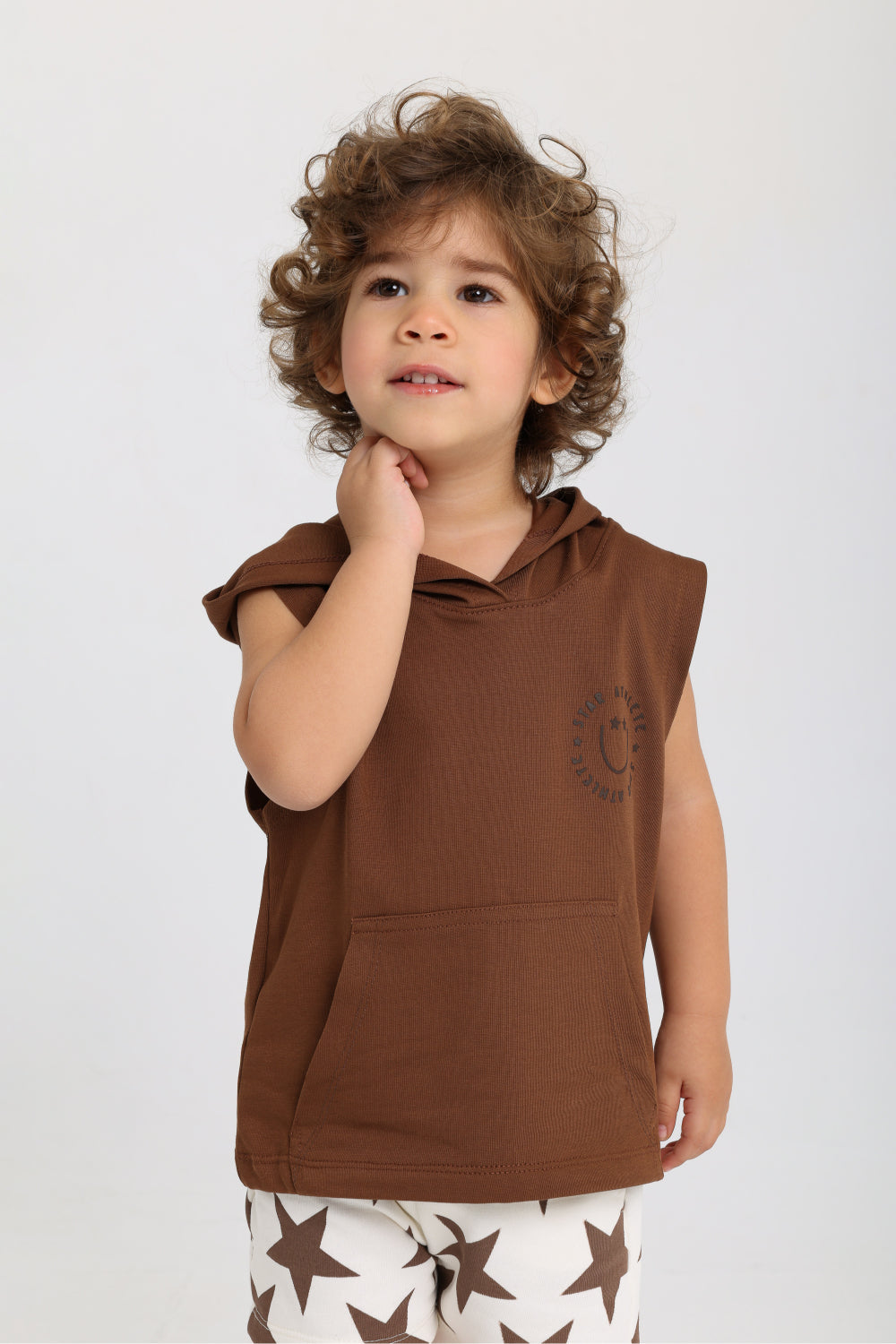 baby boys cotton hooded sleeveless t-shirt – brown with "star athlete" print