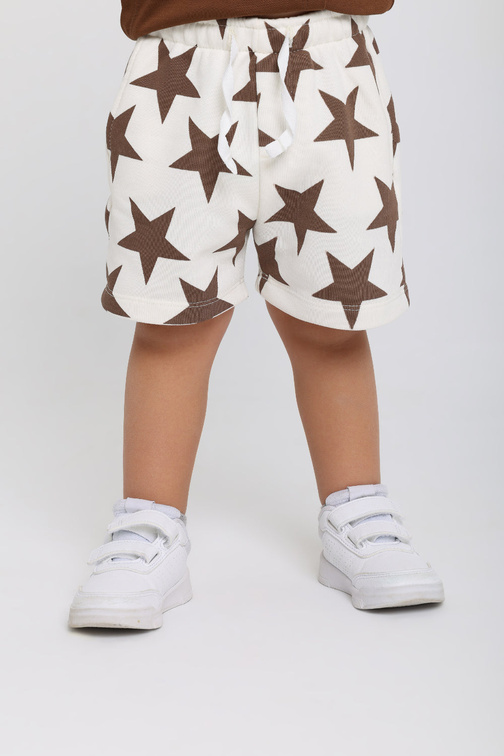 baby boys cotton shorts – off-white with stars print