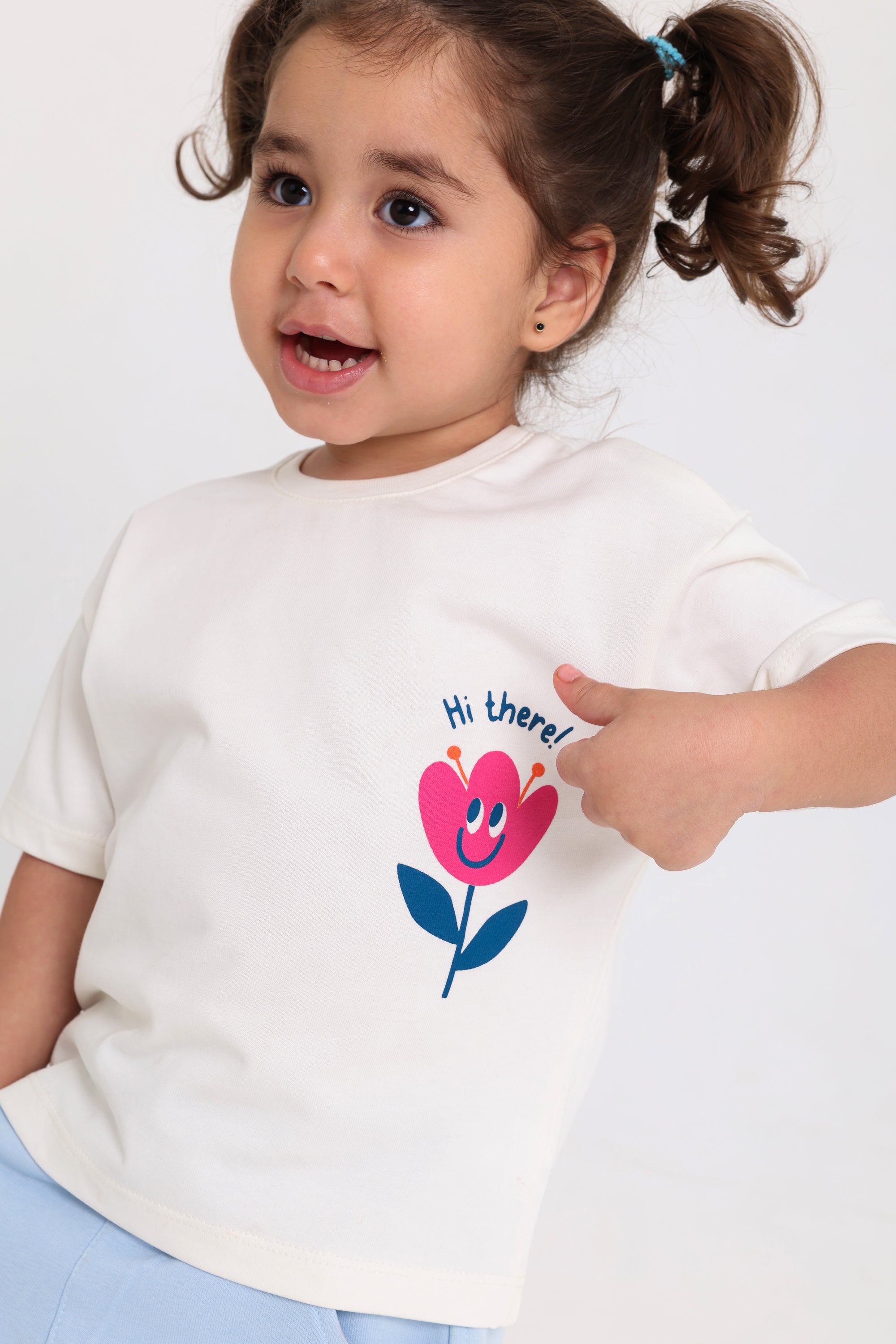 baby girls cotton t-shirt – off-white with flower print
