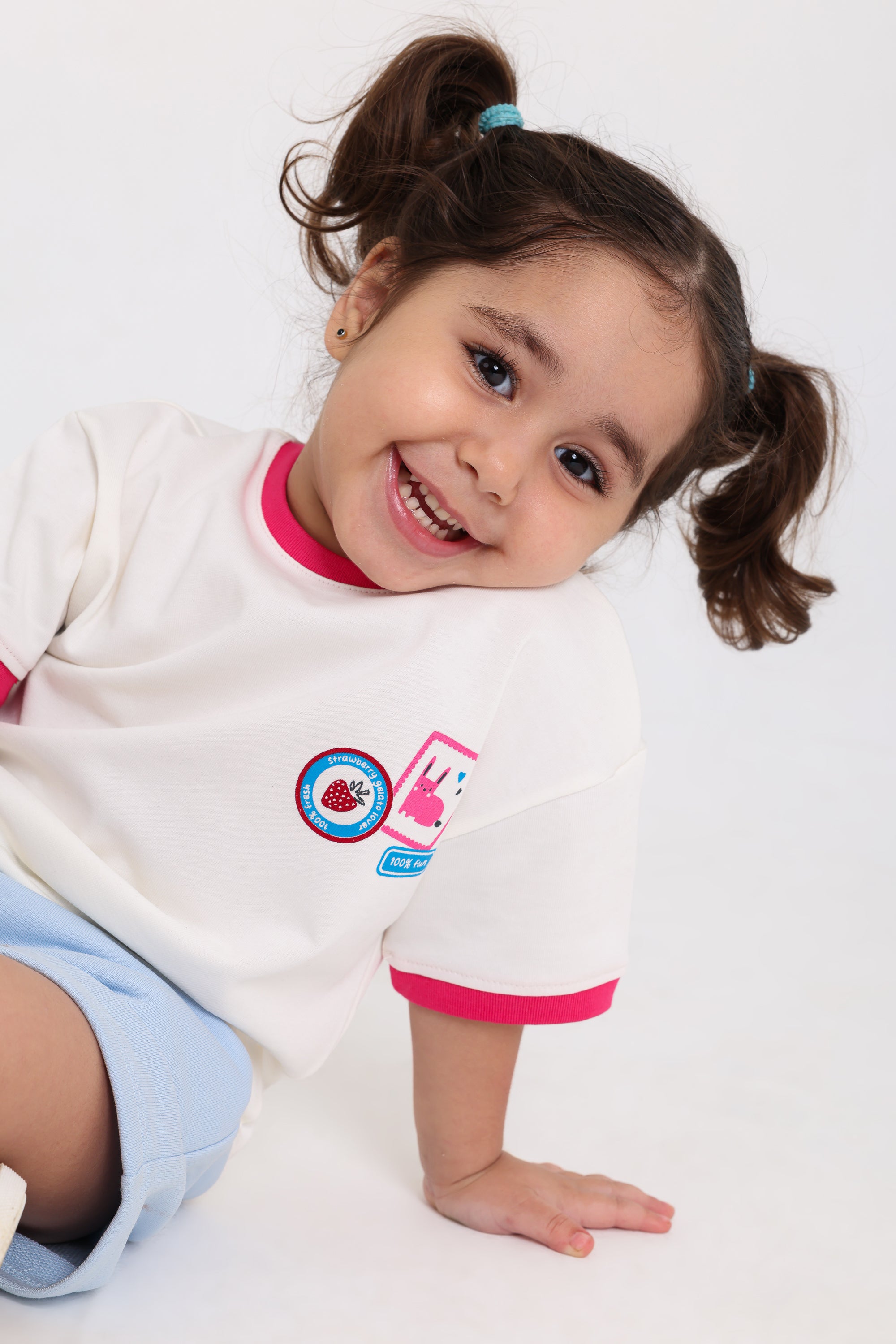 baby girls cotton t-shirt – off-white with "outside" print