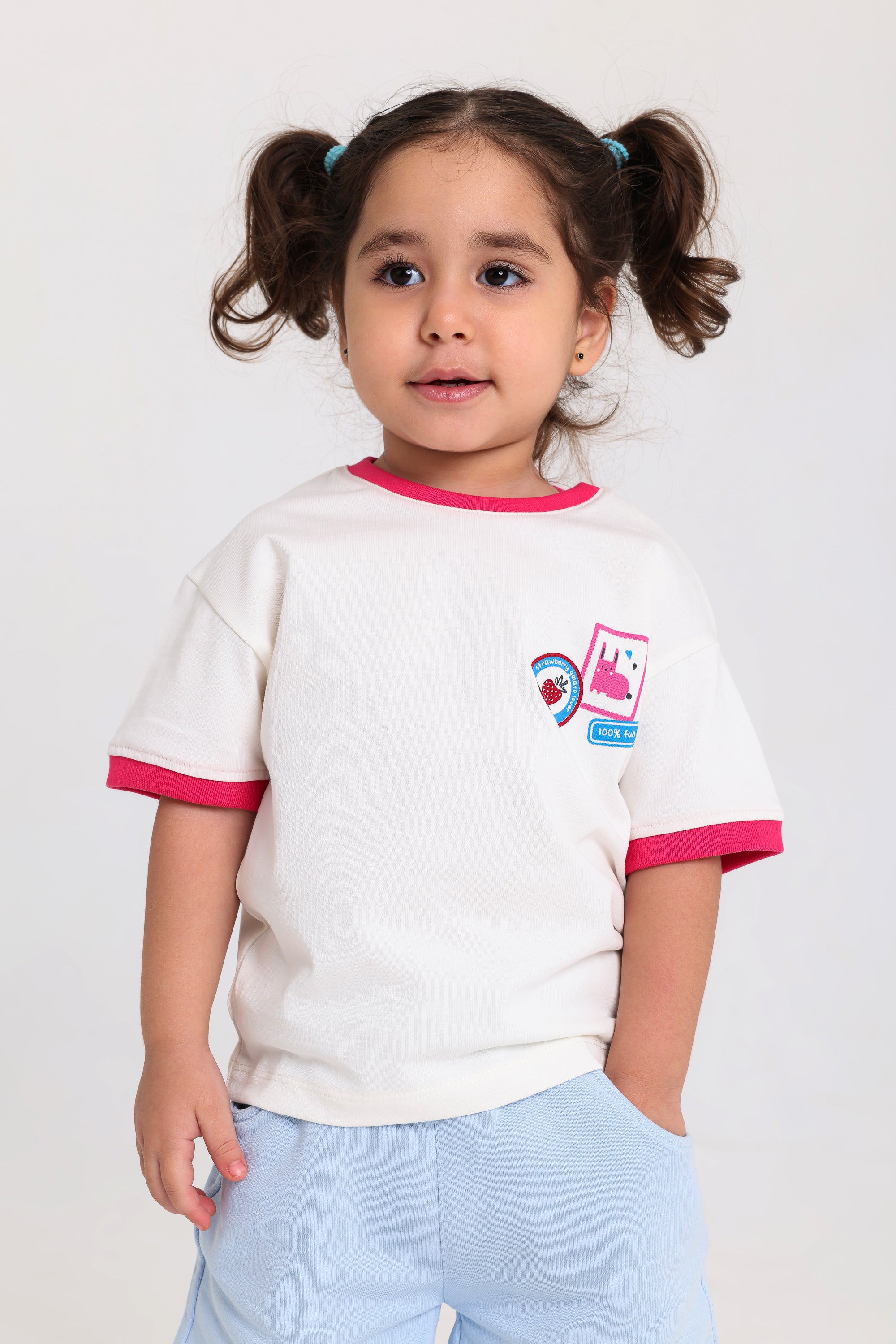baby girls cotton t-shirt – off-white with "outside" print